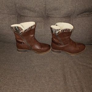 Women size 6 boot barely worn